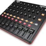 AKAI Professional MIDIMIX - Mezclador de audio, Controlador de DAW MIDI USB, mesa de mezclas con 8 faders, 1 master fader, 24 knobs asignables y mapeo con Ableton Live