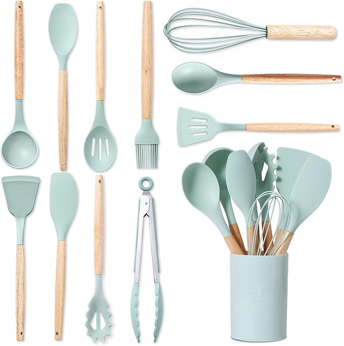 BASVII Juego de Utensilios de Cocina de Silicona de 12 piezas, Accesorios Cocina Fabricado en Silicona de Fino y Mangos de Madera, Utensilios Cocina Apto para Todas Las Ollas y Sartenes (Verde Claro)