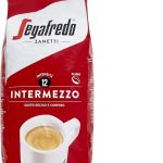 Segafredo Zanetti Café en Grano Intermezzo (Paquete de 1 Kg) - Apto para la Moka - Línea Le Classiche, Granos de Café Tostado Oscuro, Sabor Decidido y Cuerpo